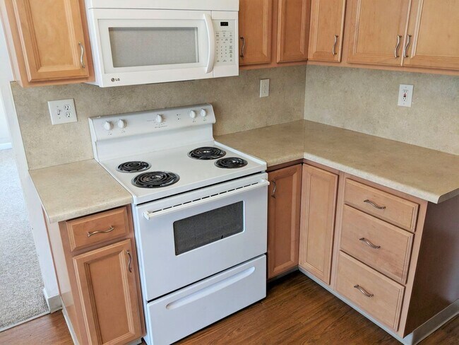 Foto del edificio - Spacious 5 bed/2 bath South Campus home wi...