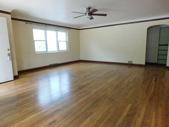 Building Photo - 535 Orchard Avenue