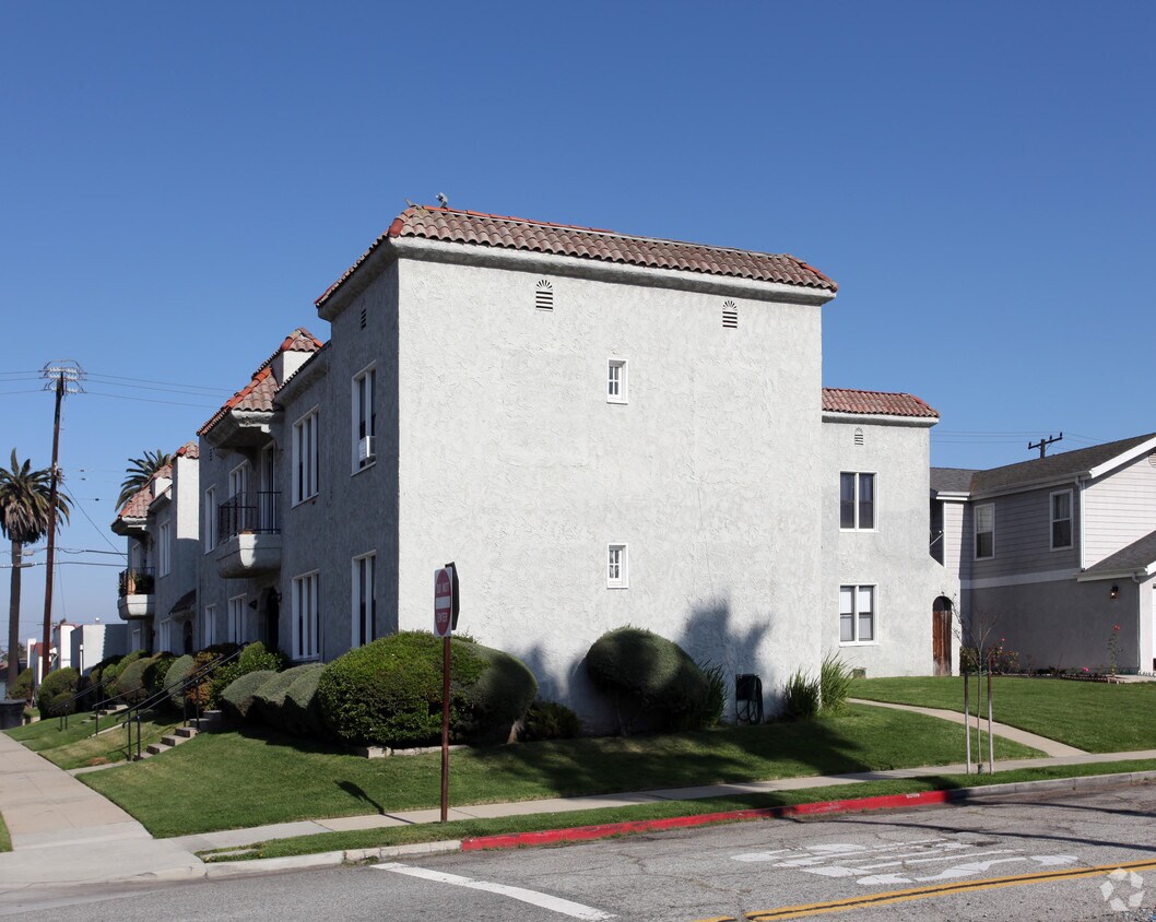 Foto del edificio - 704-706 Sartori Ave