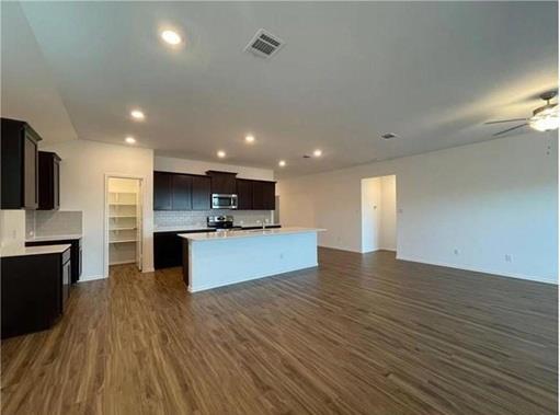 Foto del edificio - 110 Mountain Maple St