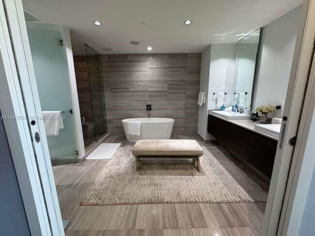 Foto del edificio - 3250 NE 188th St