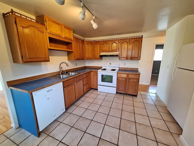 Foto del edificio - 5867 Madrona Dr