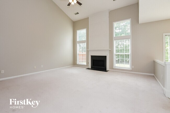Building Photo - 813 Plaintain Dr