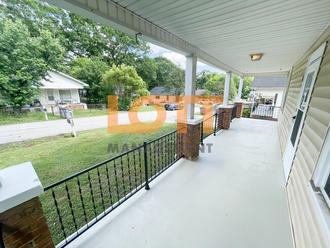 Building Photo - 276 Moore St