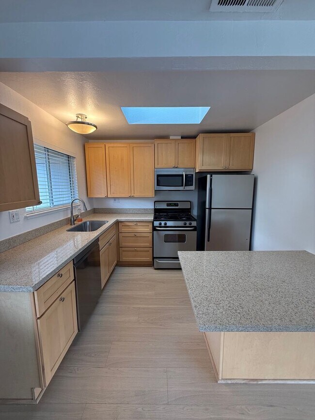 Building Photo - 55-57 Bayo Vista Way