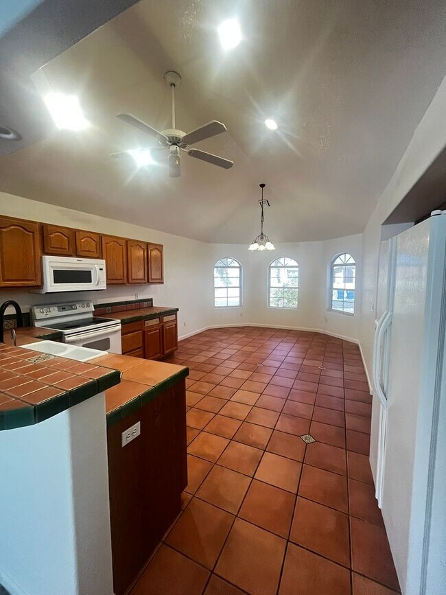 Building Photo - 210 White Oak Dr