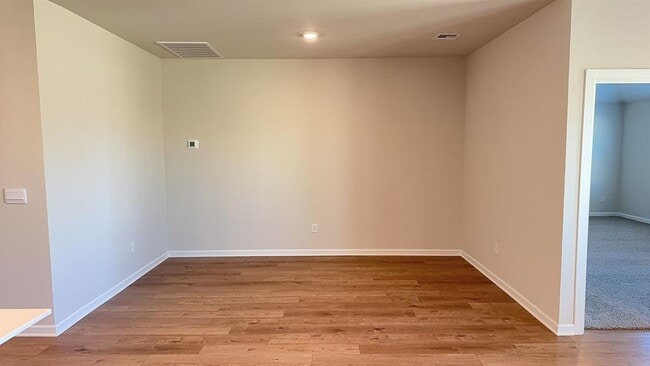 Foto del edificio - 6101 Green Meadow Ln