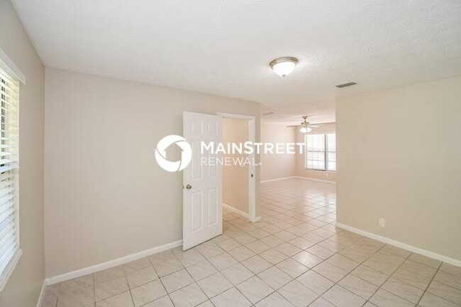Foto del edificio - 3 Bedroom Pet-Friendly Home in orange park...