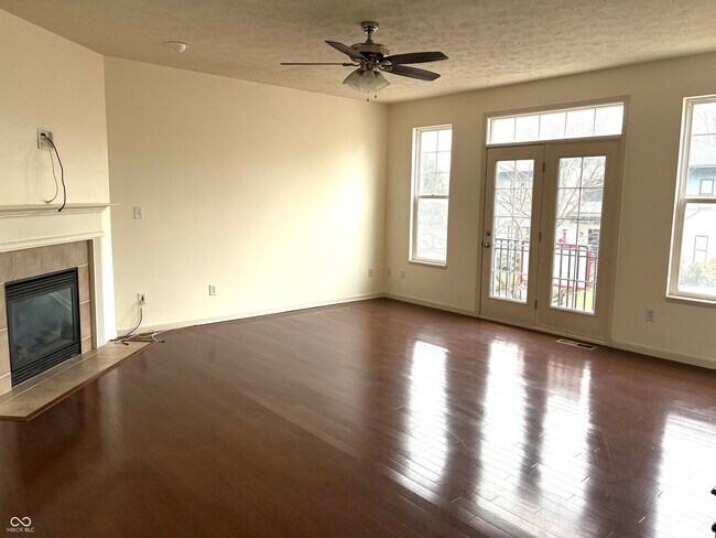 Foto del edificio - 420 W Main St