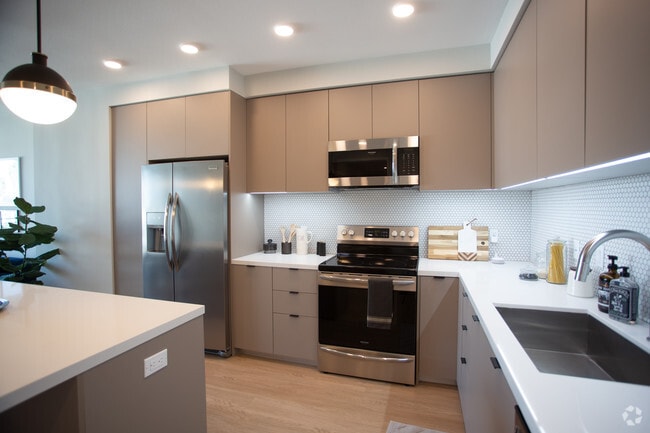 2BR, 1BA-908 SF - 150 Berendo