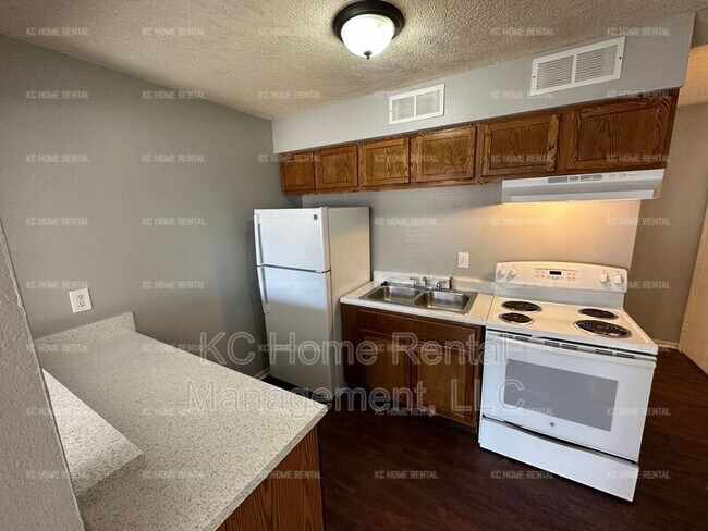 Foto del edificio - 561 N Somerset Terrace