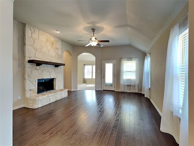 Building Photo - 816 Water Garden Cir