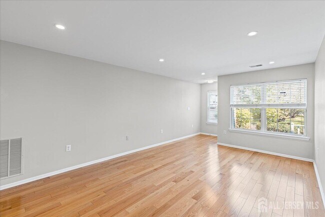 Building Photo - 302 Wellington Park Dr