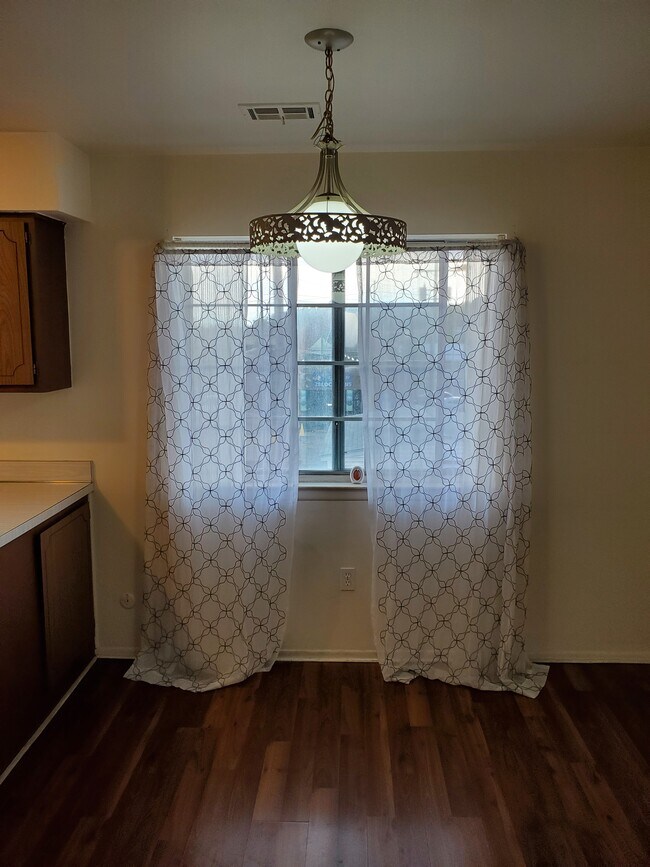 Foto del edificio - 8171 Denwood Dr