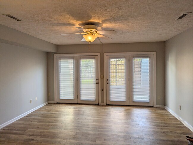 Building Photo - 4178 Spirea Dr