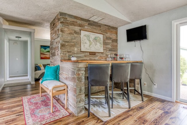 Foto del edificio - 353 Brightwood Ct