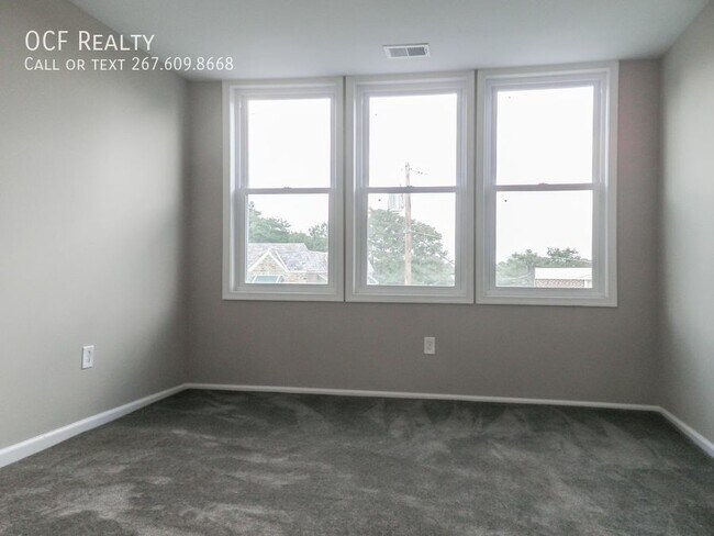 Building Photo - 4 Bed La Salle Townhouse