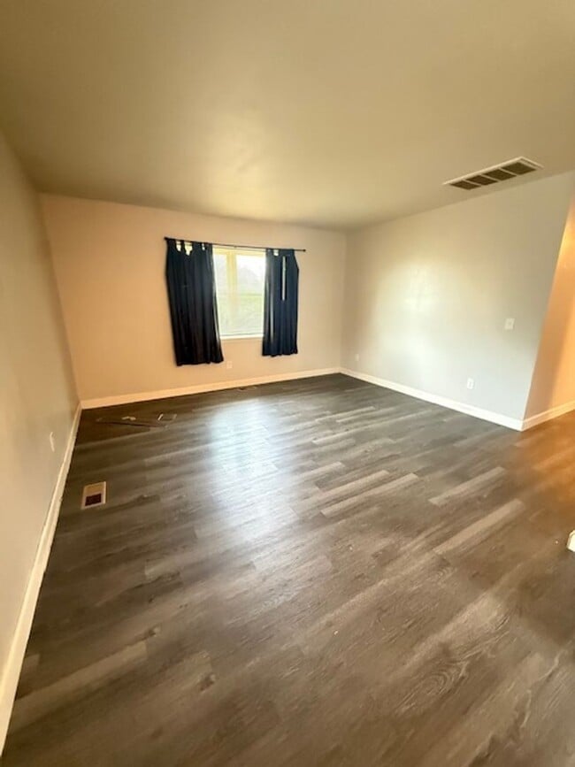 Building Photo - 3 bedrooms - 1.5 baths - Wood-look Floors ...