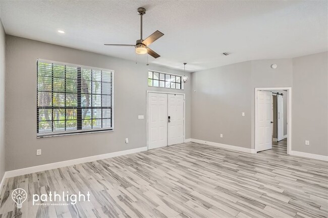 Building Photo - 598 Waterford Cir W