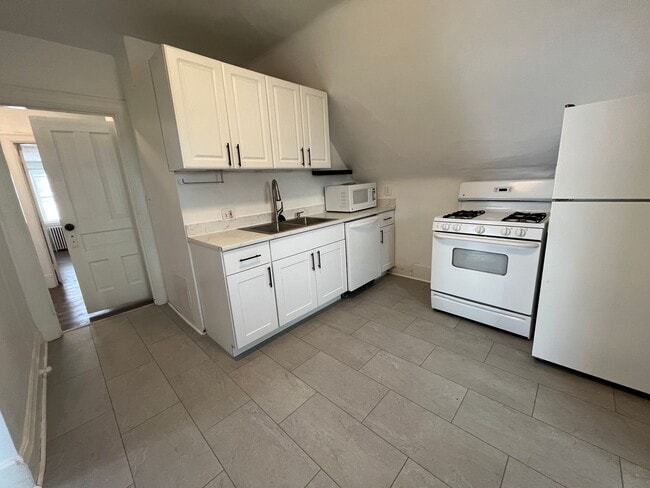 Building Photo - 229 Amber St