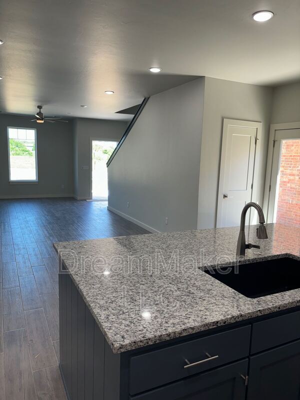 Building Photo - 1020 Varenna Ln