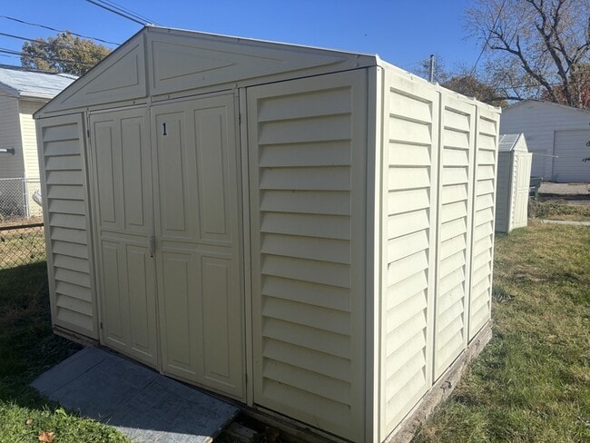 Building Photo - 527 9th St SW