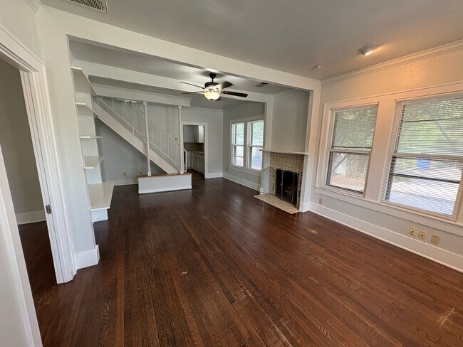 Foto del edificio - Charming 3 Bed | 2 Bath Home Near UT & Downtown Austin – Classic Character Meets Prime Location!