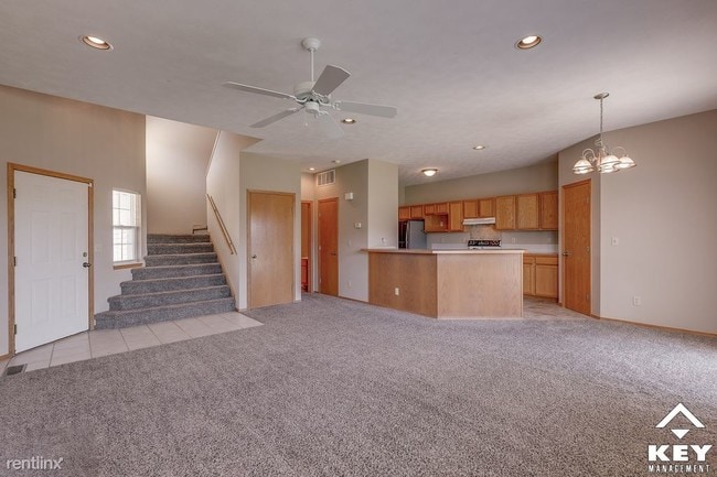 Building Photo - 3 br, 2.5 bath Townhome - 523 N Bristol Ct