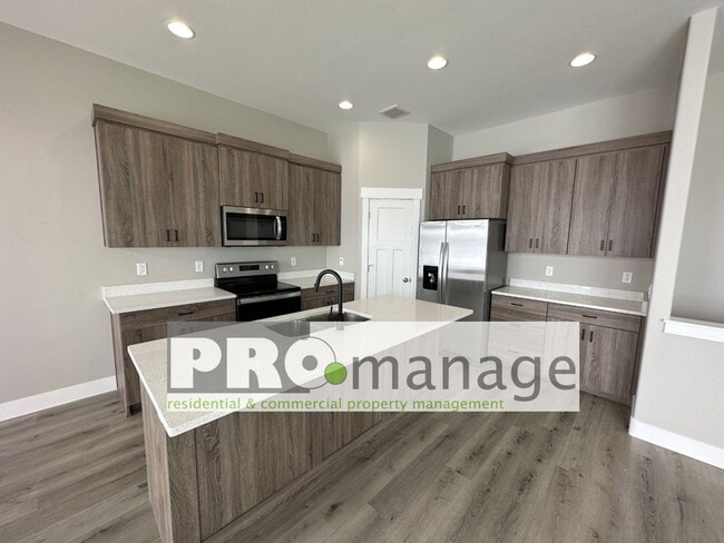 Building Photo - 3 Bed, 2 Bath Single Family Home w/ 2-Car Garage - Idaho Falls