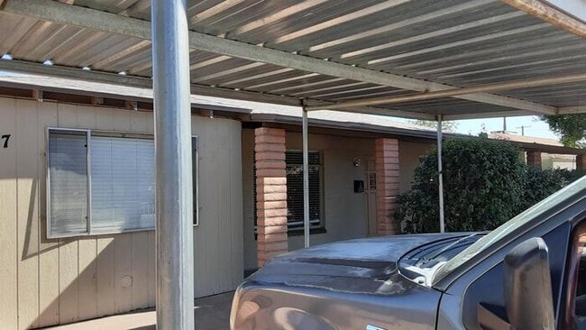 Photo - 4717 N 47th Dr House