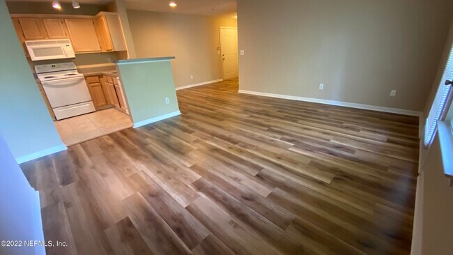 Foto del edificio - 7701 Timberlin Park Blvd