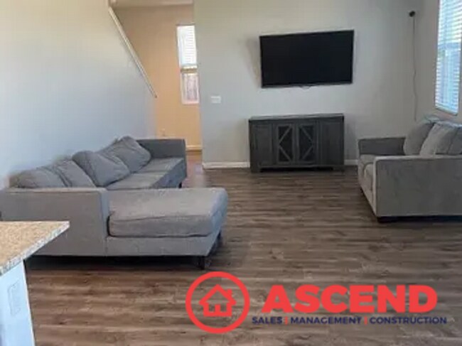 Foto del edificio - 3 Bedroom Home Off Mountain Ridge and Taft...