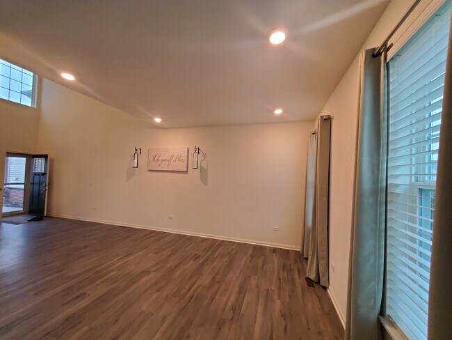 Building Photo - 15009 Quincy Cir
