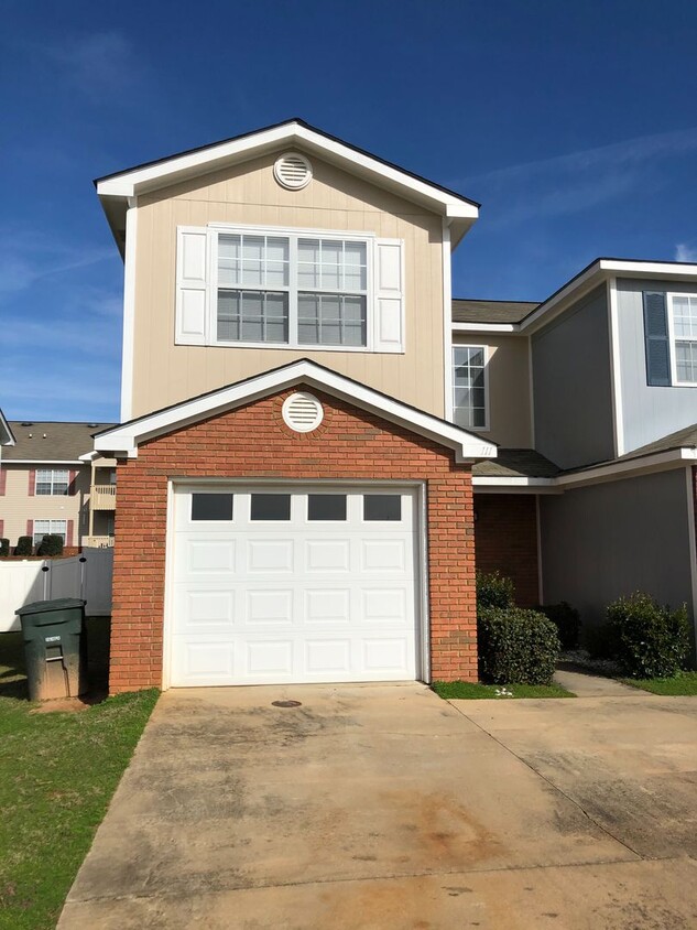 Wakefield!!! 3 Bedroom Townhome - Wakefield!!!  3 Bedroom Townhome