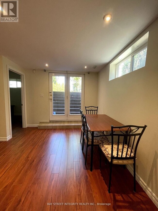 Photo du bâtiment - 320 Drewry Ave