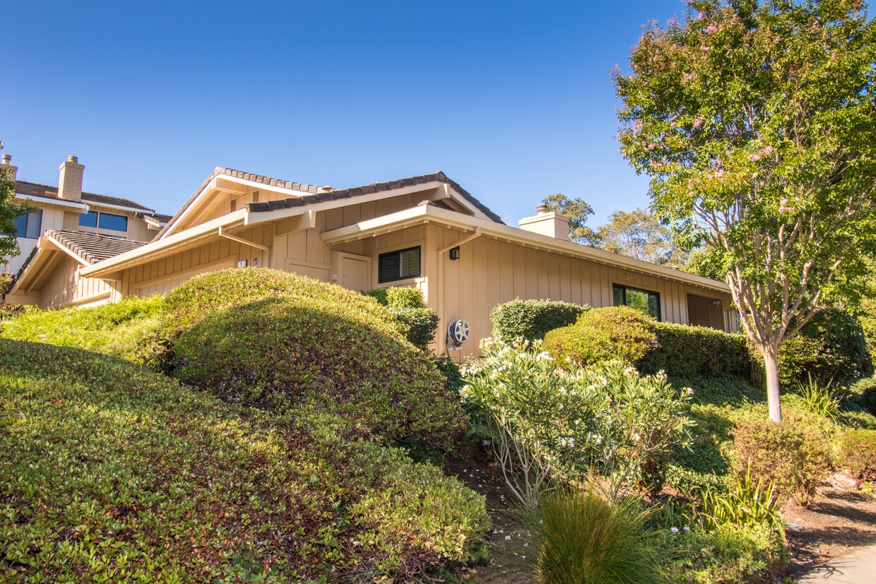 Primary Photo - 1 Calypso Ln
