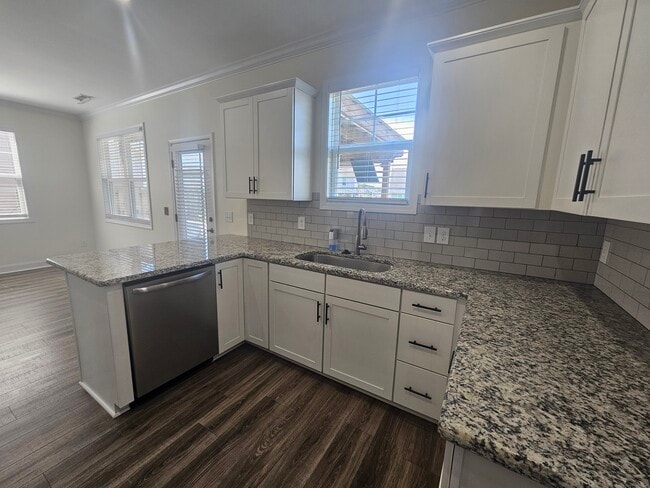 Building Photo - 2123 Blue Bonnet Cir
