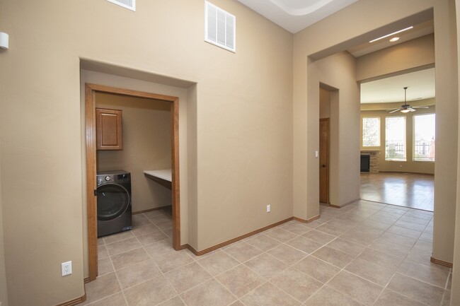 Building Photo - 2627 Vista Manzano Loop NE