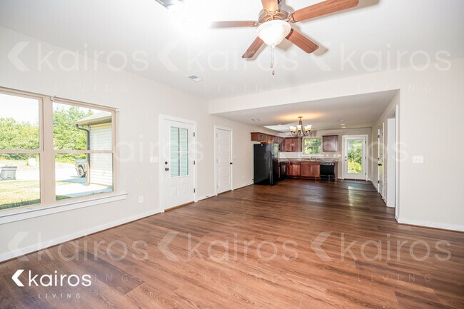 Building Photo - 170 Shiloh Creek Drive