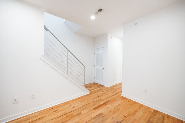 Foto del edificio - 1642 N Marshall St