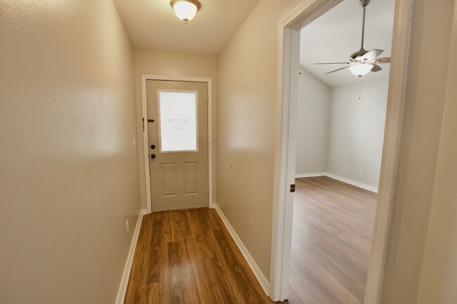 Building Photo - 1911 Summer Hills Ln