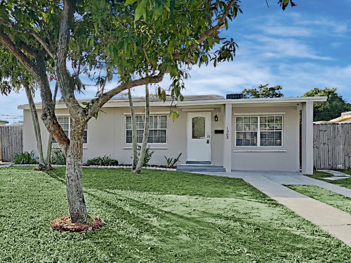 Primary Photo - 1363 SW 22nd Ave