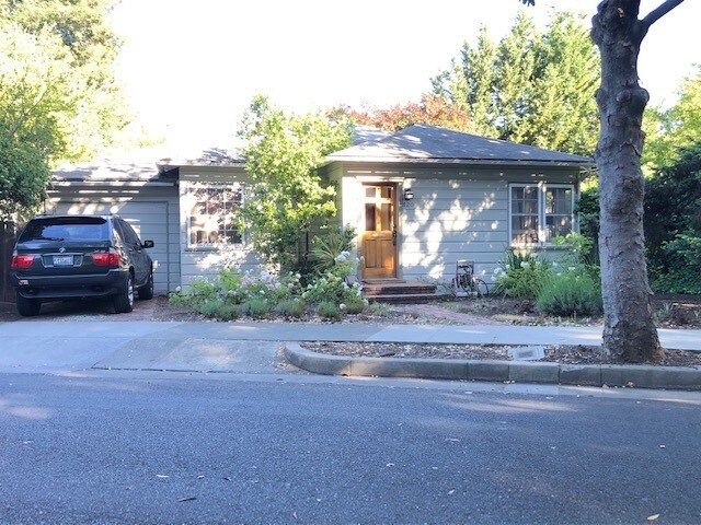 Front - 820 Palo Alto Ave