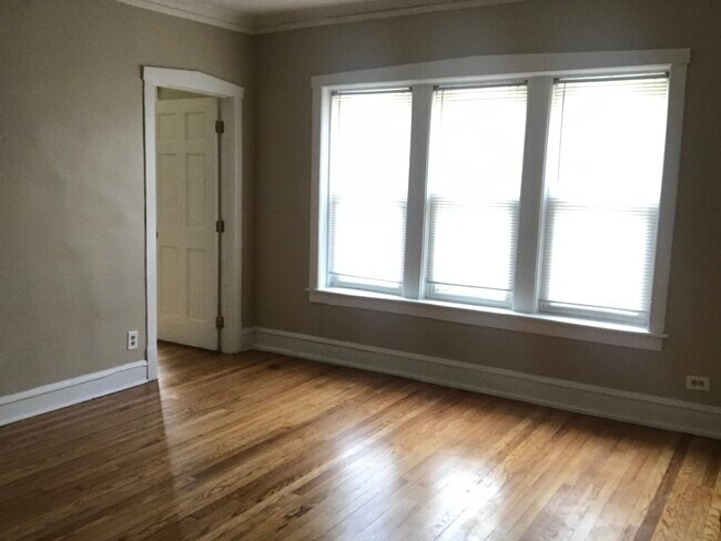Building Photo - 1307 N Keeler Ave