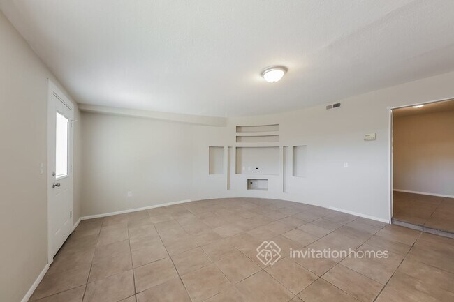 Building Photo - 5727 W Altadena Ave