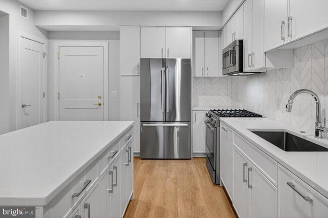 Photo - 811 N Columbus St Apartment