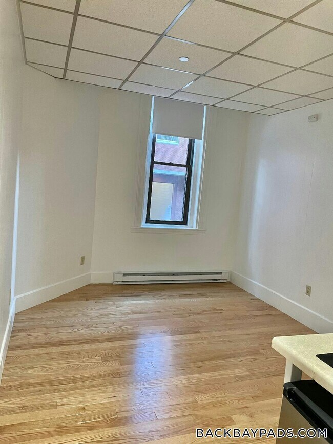 Foto del edificio - 272 Newbury St