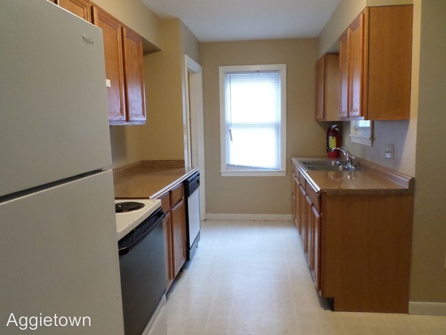 Building Photo - 923 Bluemont Ave
