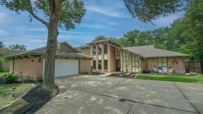 Foto del edificio - 3406 Deerwood Ln