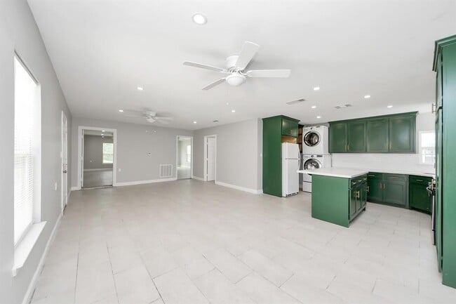 Building Photo - 6735 Alpine Dr